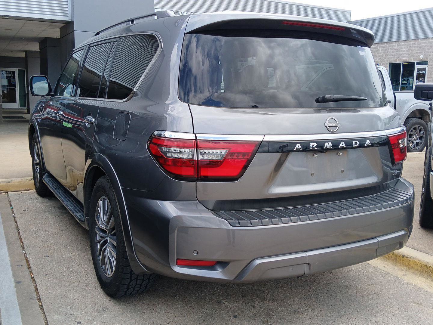 Used 2021 Nissan Armada SL w/ Captain's Chairs Package RWD image 13