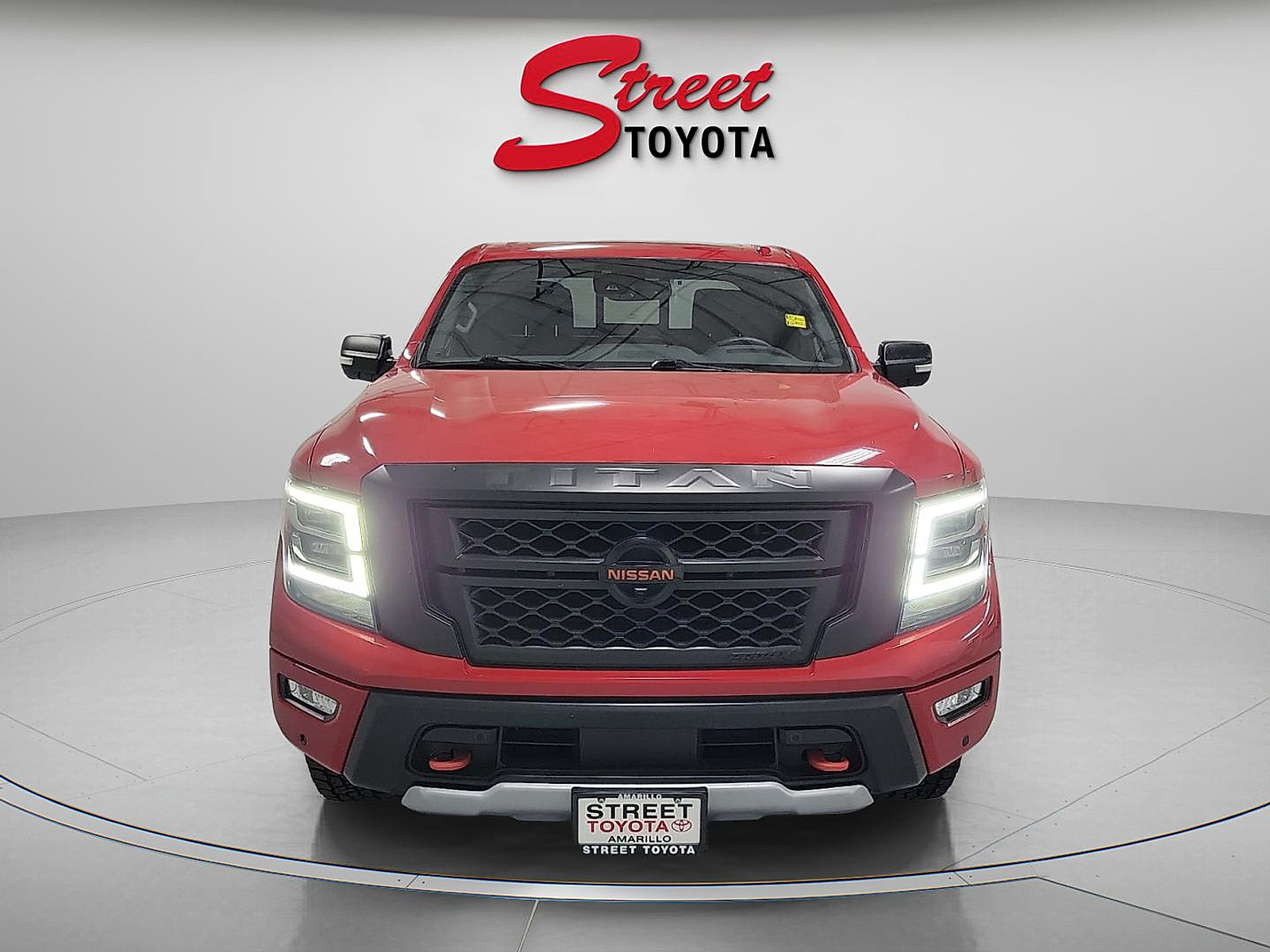 Used 2021 Nissan Titan PRO-4X w/ Pro-4x Convenience Package AWD/4WD image 6