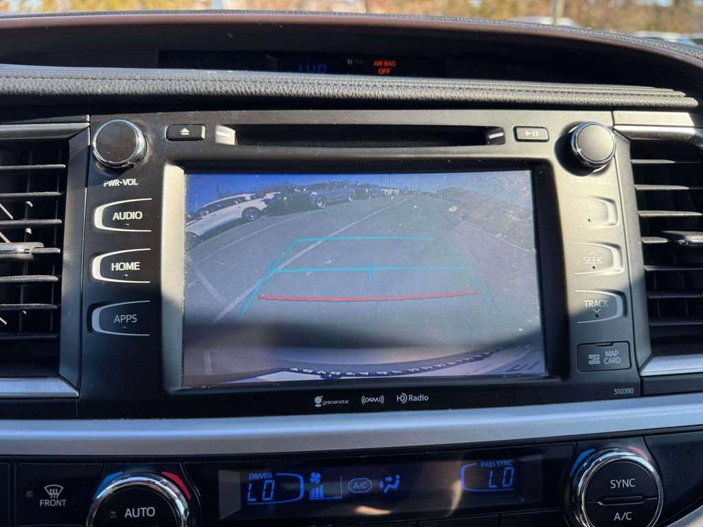 Used 2019 Toyota Highlander XLE image 28