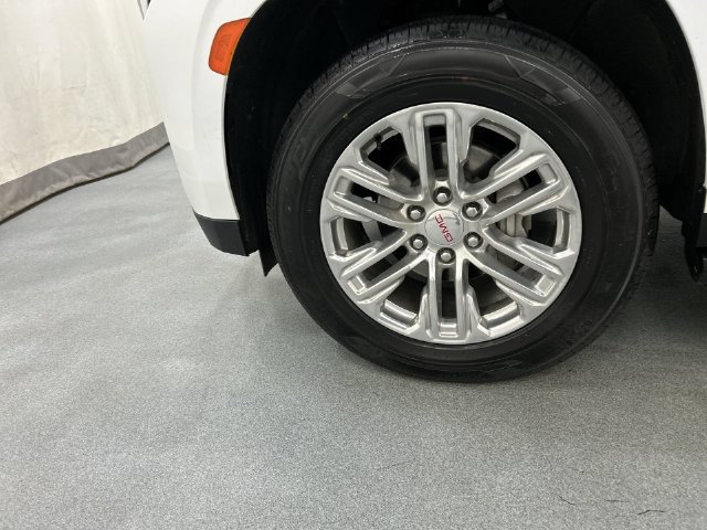 Used 2024 GMC Yukon XL SLT AWD/4WD image 5