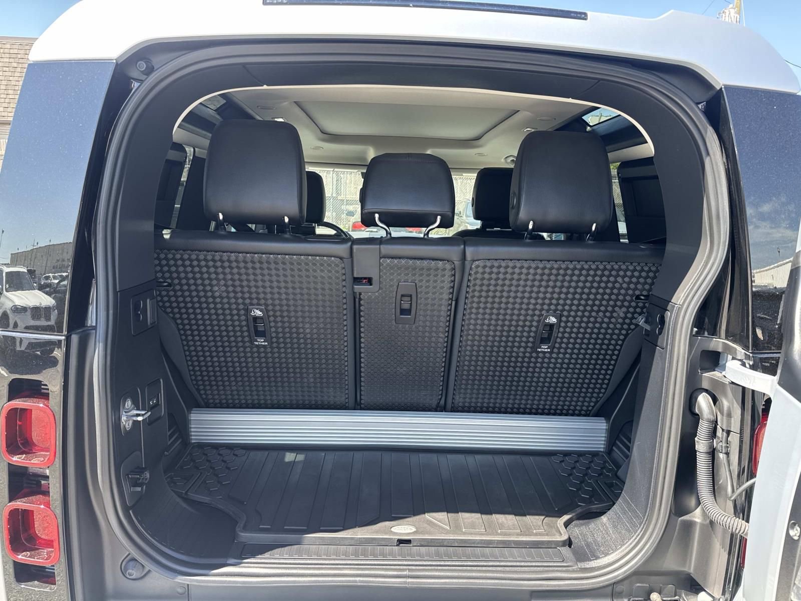 Used 2024 Land Rover Defender 90 S image 8