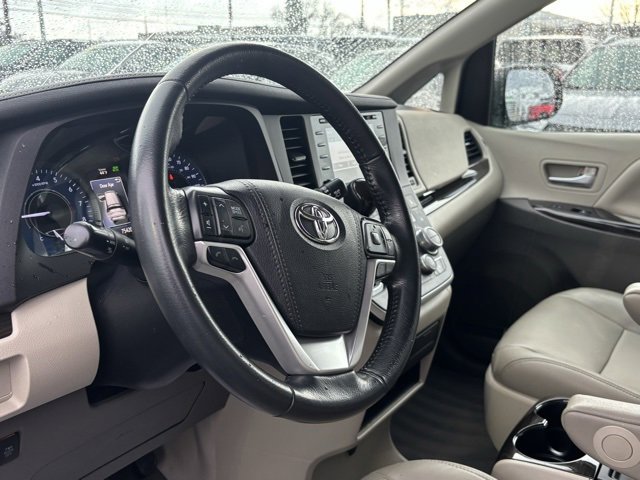 Used 2020 Toyota Sienna XLE w/ XLE Navigation Package image 13