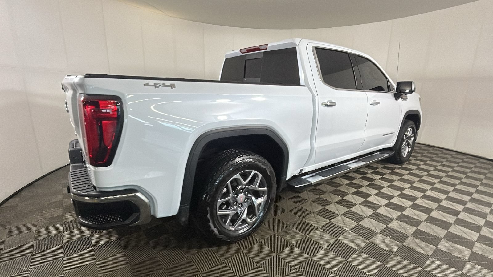 Used 2026 GMC Sierra 1500 SLT w/ SLT Premium Plus Package AWD/4WD image 3