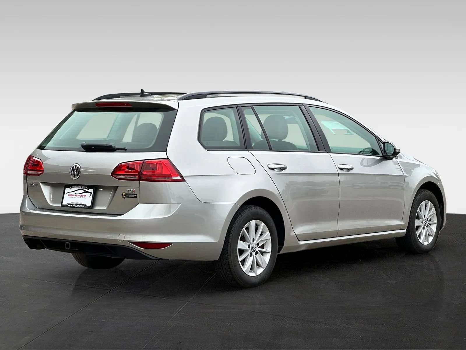 Used 2016 Volkswagen Golf S FWD image 7