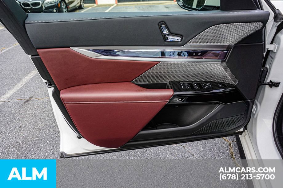 Used 2025 BMW i7 eDrive50 w/ M Sport Package image 52