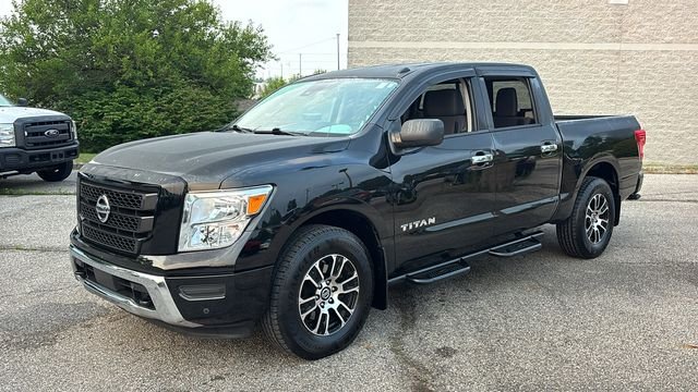 Used 2021 Nissan Titan SV w/ SV Convenience Package AWD/4WD image 2