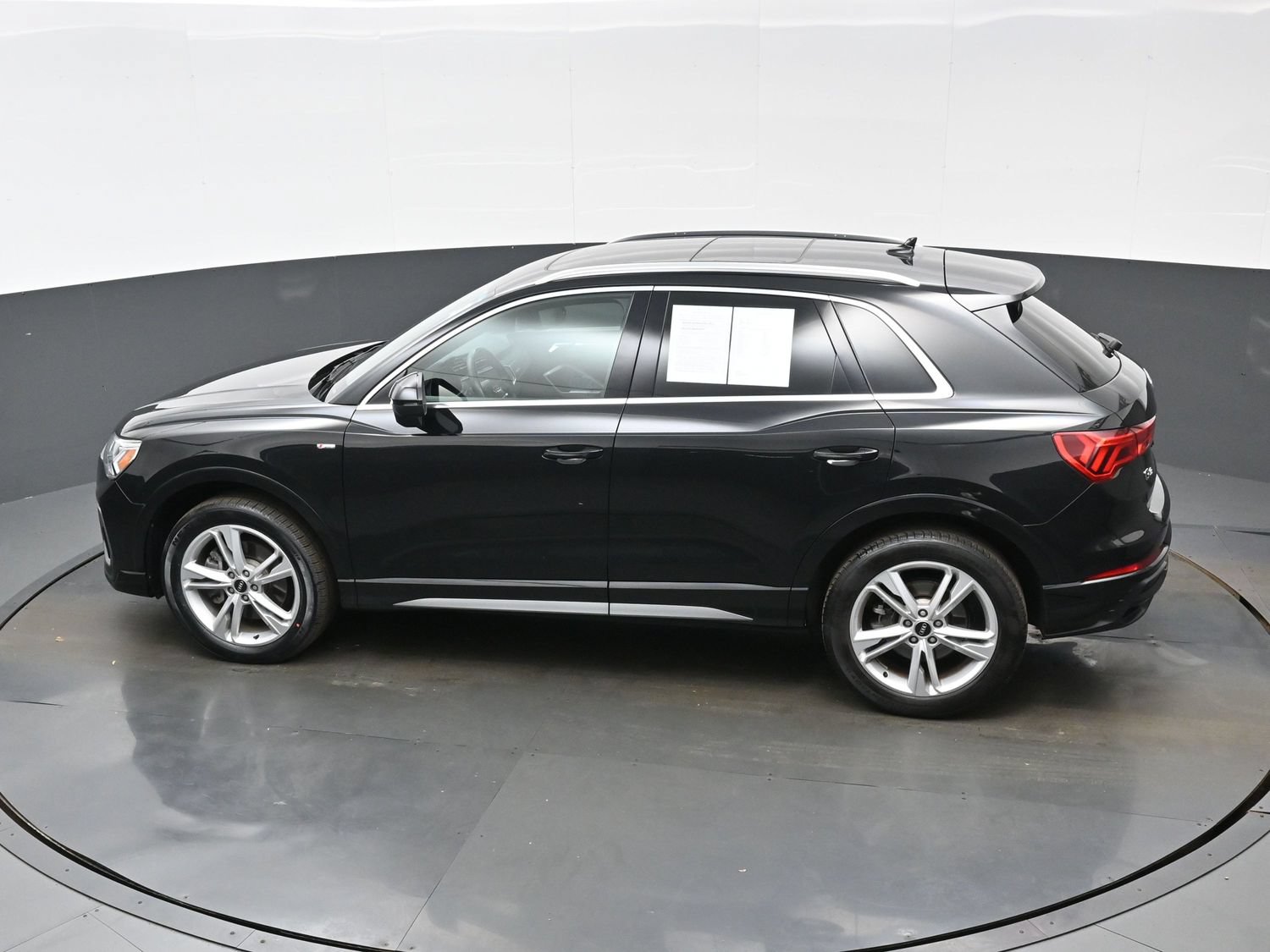 Used 2022 Audi Q3 2.0T Premium Plus w/ Premium Plus Package AWD/4WD image 38