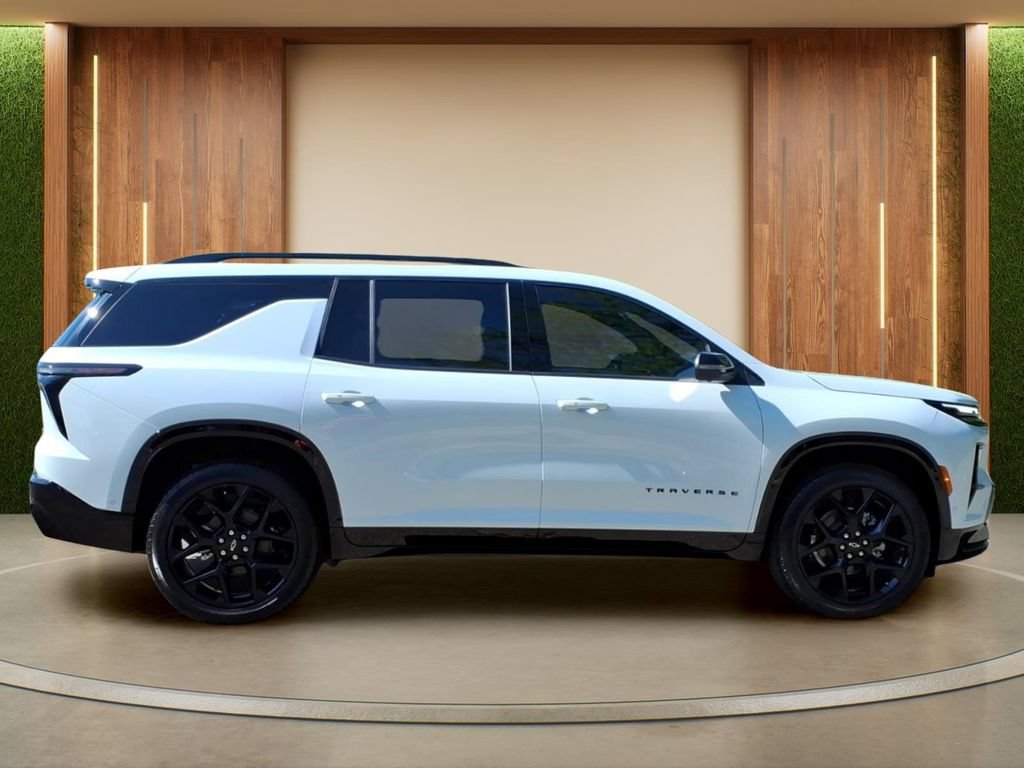 New 2026 Chevrolet Traverse RS w/ LPO, Floor Liner Package FWD image 36