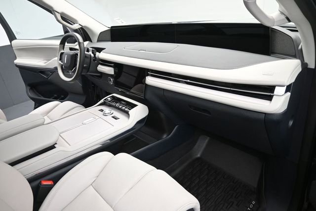 Certified 2025 Lincoln Navigator Reserve AWD/4WD image 33