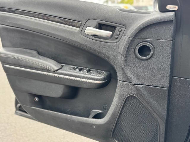 Used 2018 Chrysler 300 Limited image 8