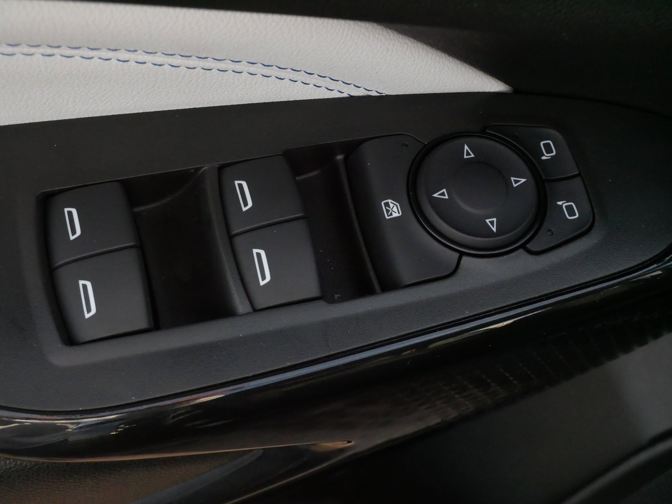 Used 2025 Chevrolet Trax LT w/ LT Convenience Package image 19