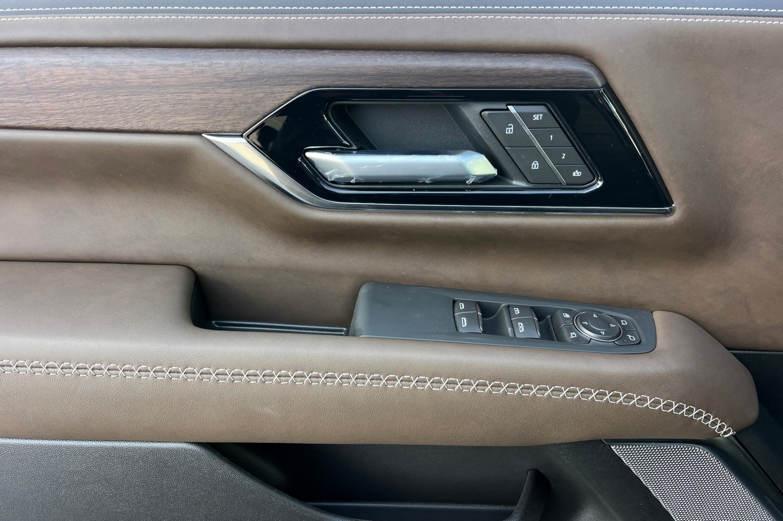 New 2026 GMC Yukon XL Denali Ultimate AWD/4WD image 9