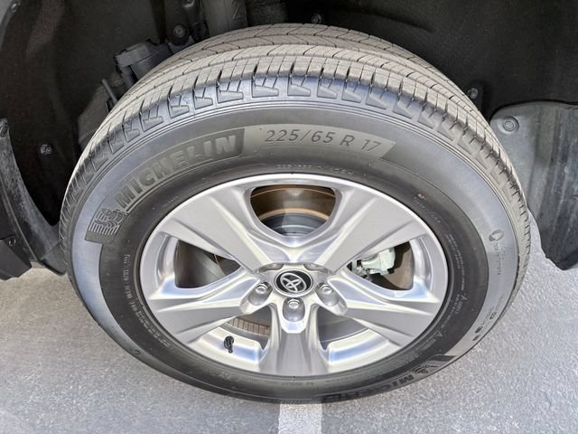 Used 2025 Toyota RAV4 XLE FWD image 25