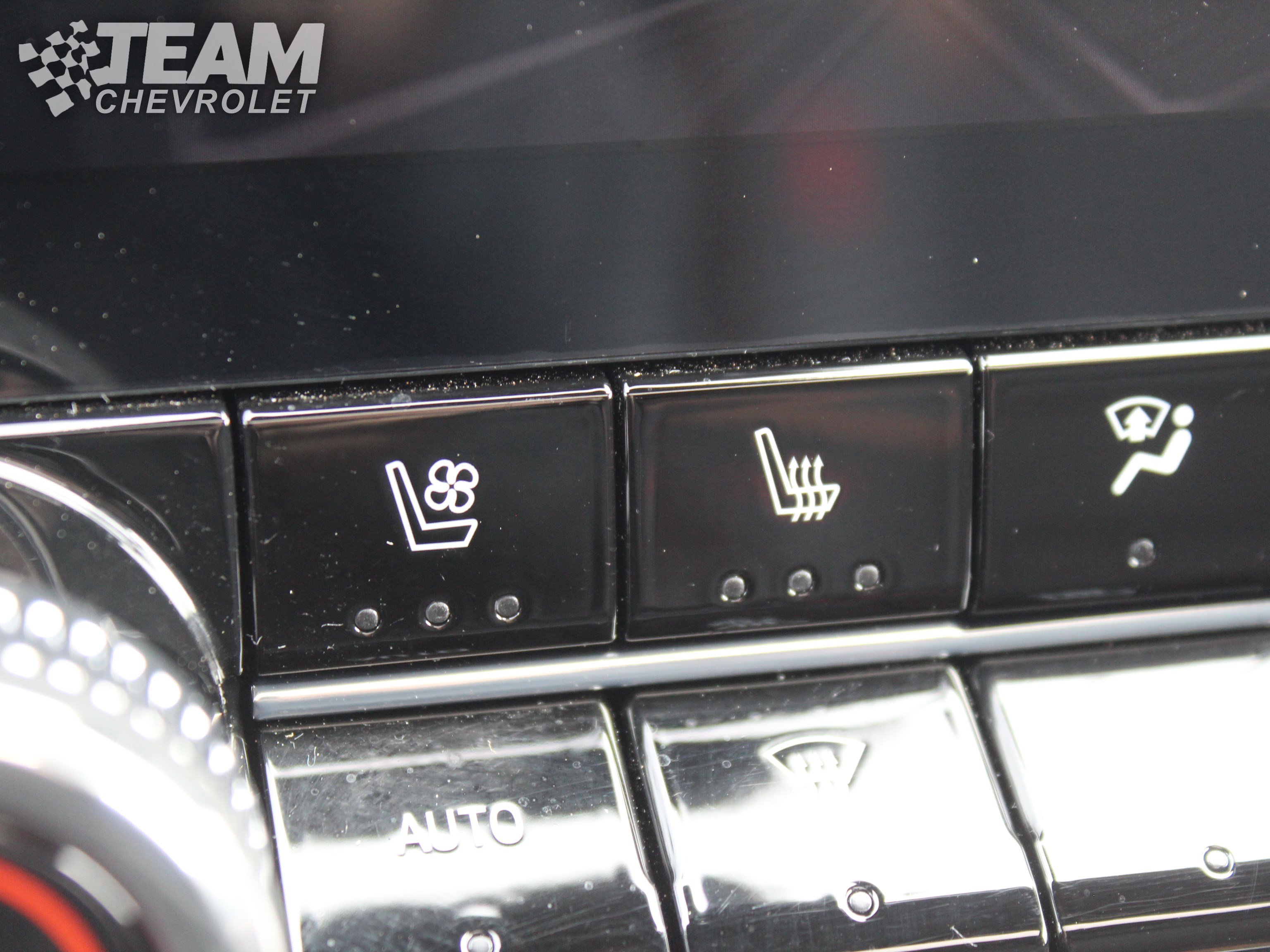 Used 2025 GMC Canyon AT4 w/ Technology Plus Package AWD/4WD image 18