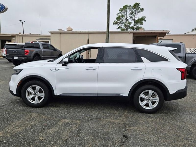 Used 2023 Kia Sorento LX image 5