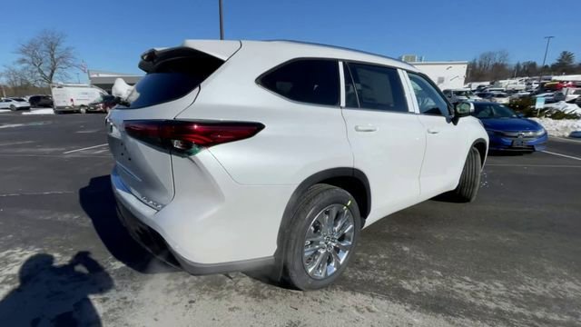 Used 2023 Toyota Highlander Limited AWD/4WD image 2