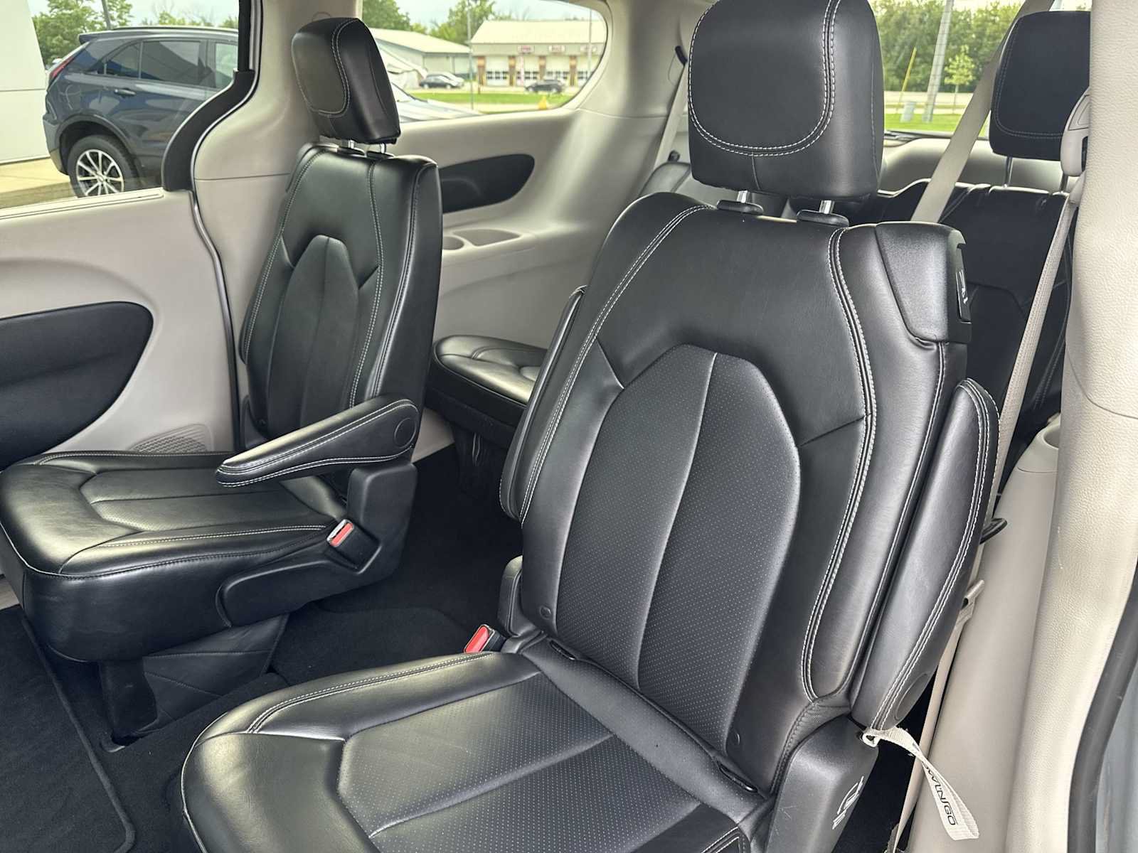 Used 2024 Chrysler Pacifica Touring-L FWD image 20