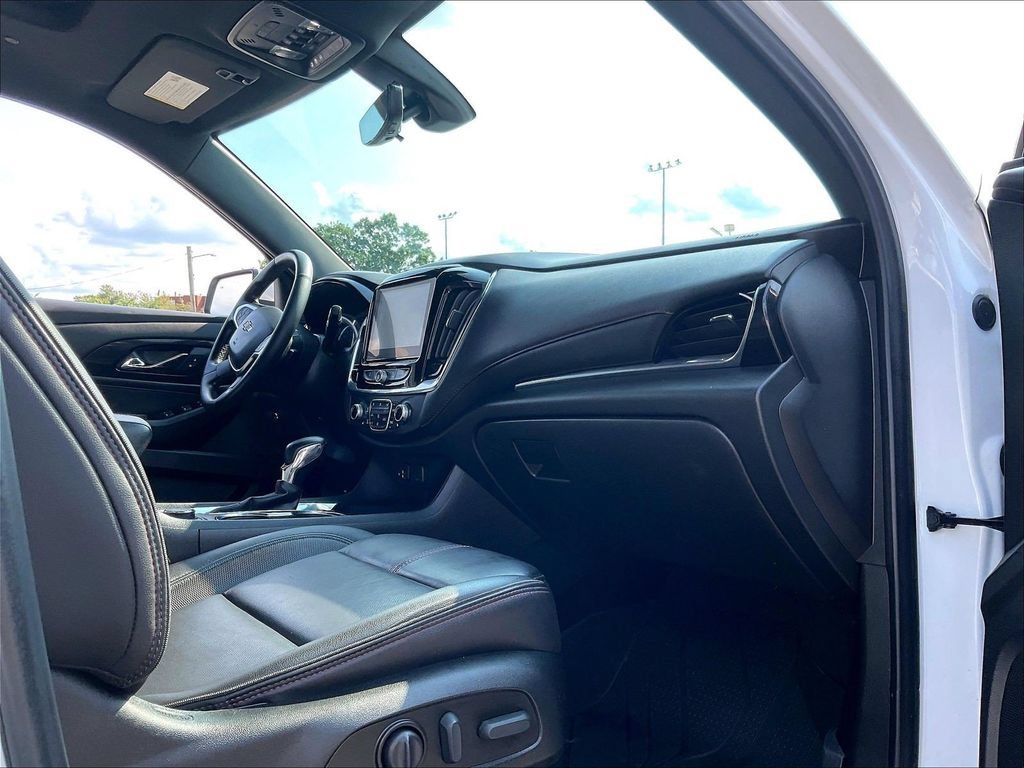 Used 2023 Chevrolet Traverse RS w/ LPO, Floor Liner Package AWD/4WD image 14