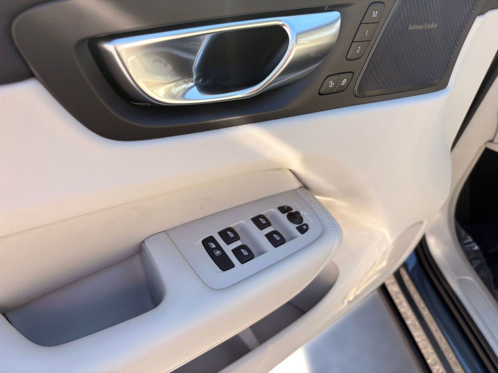 New 2026 Volvo XC60 B5 Ultra w/ Climate Package image 12