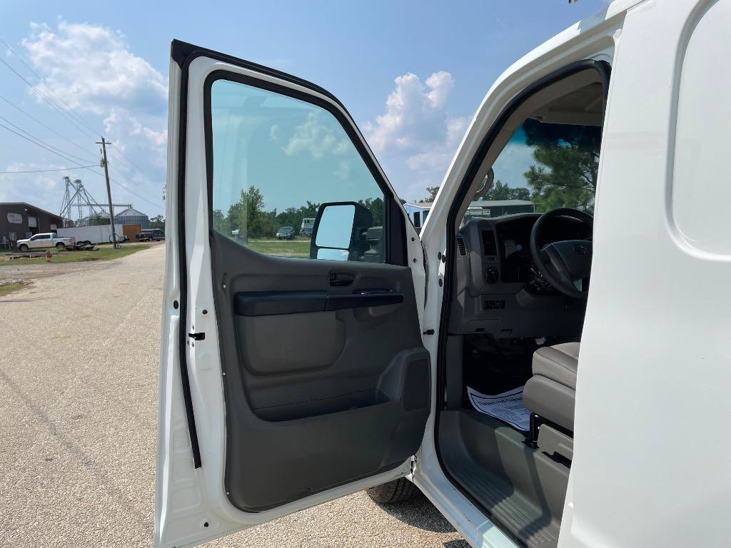 Used 2016 Nissan NV 3500 S w/ Power Package RWD image 11