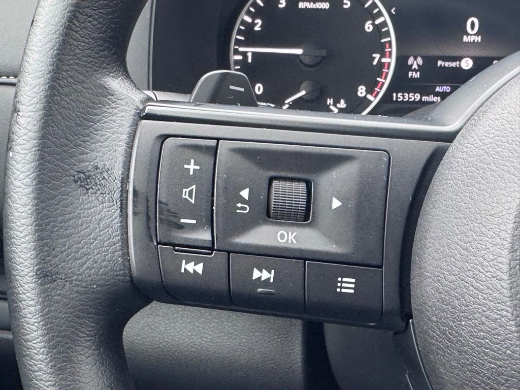 Used 2025 Nissan Pathfinder S image 8