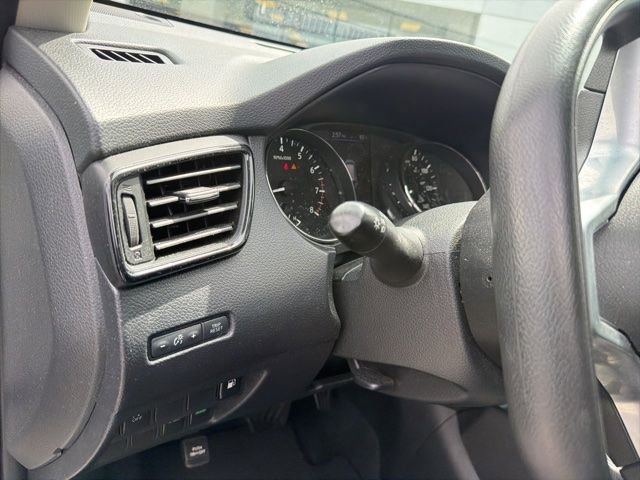 Used 2018 Nissan Rogue S image 22