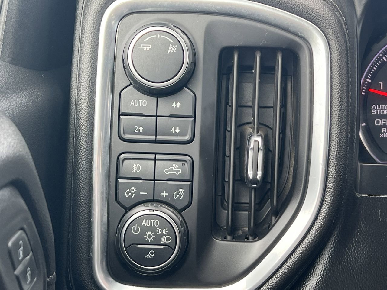 Used 2019 Chevrolet Silverado 1500 LTZ w/ LTZ Plus Package image 16