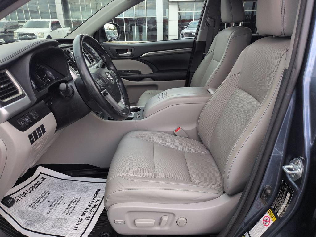 Used 2017 Toyota Highlander Limited AWD/4WD image 9