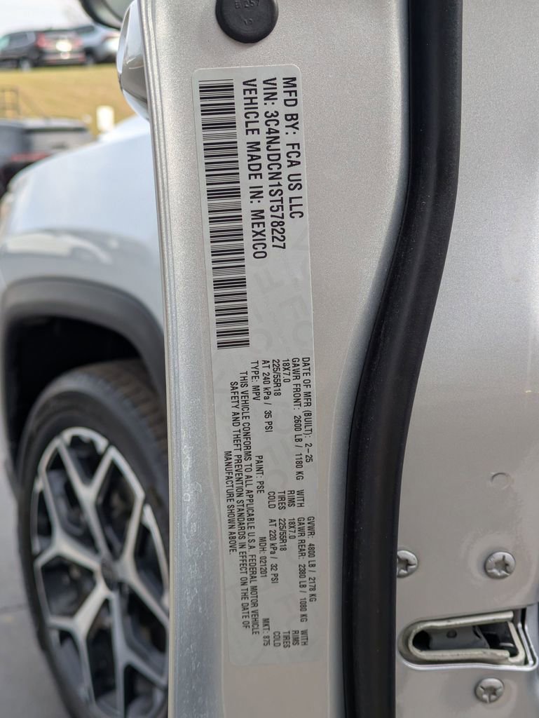 Used 2025 Jeep Compass Limited image 34