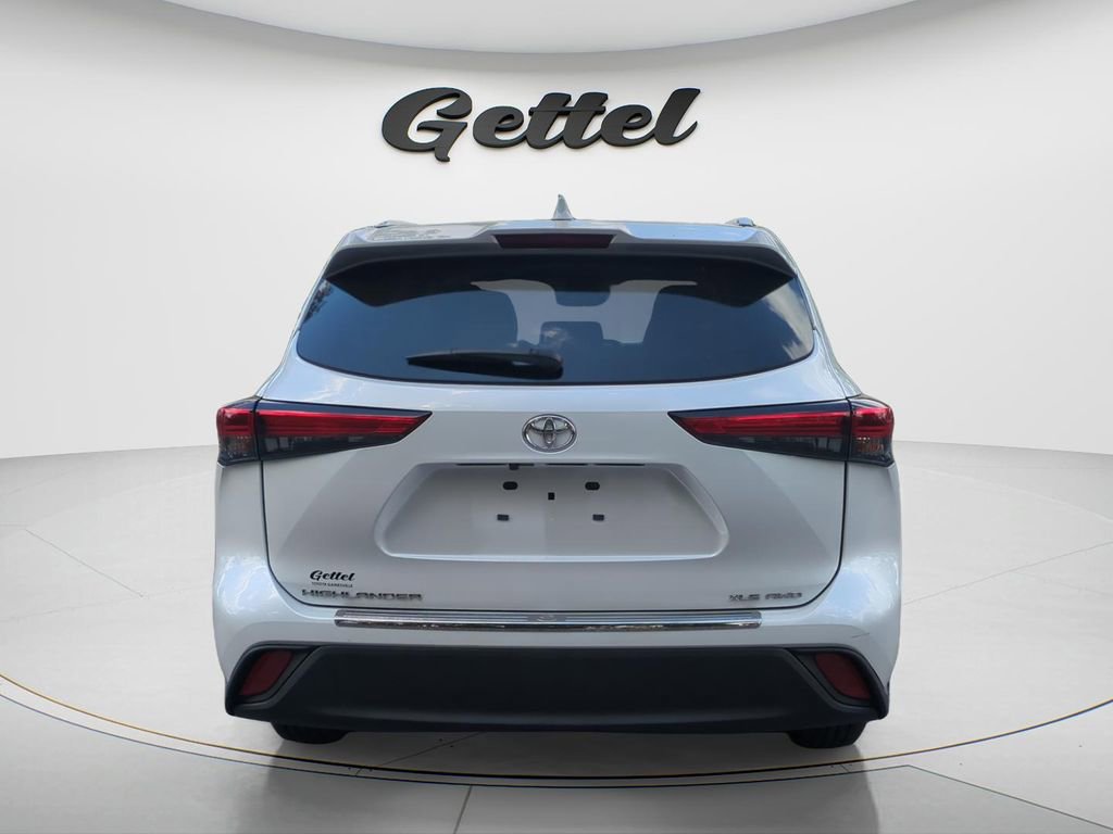 Used 2023 Toyota Highlander XLE image 6
