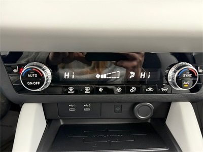 New 2025 Mitsubishi Outlander SE image 32