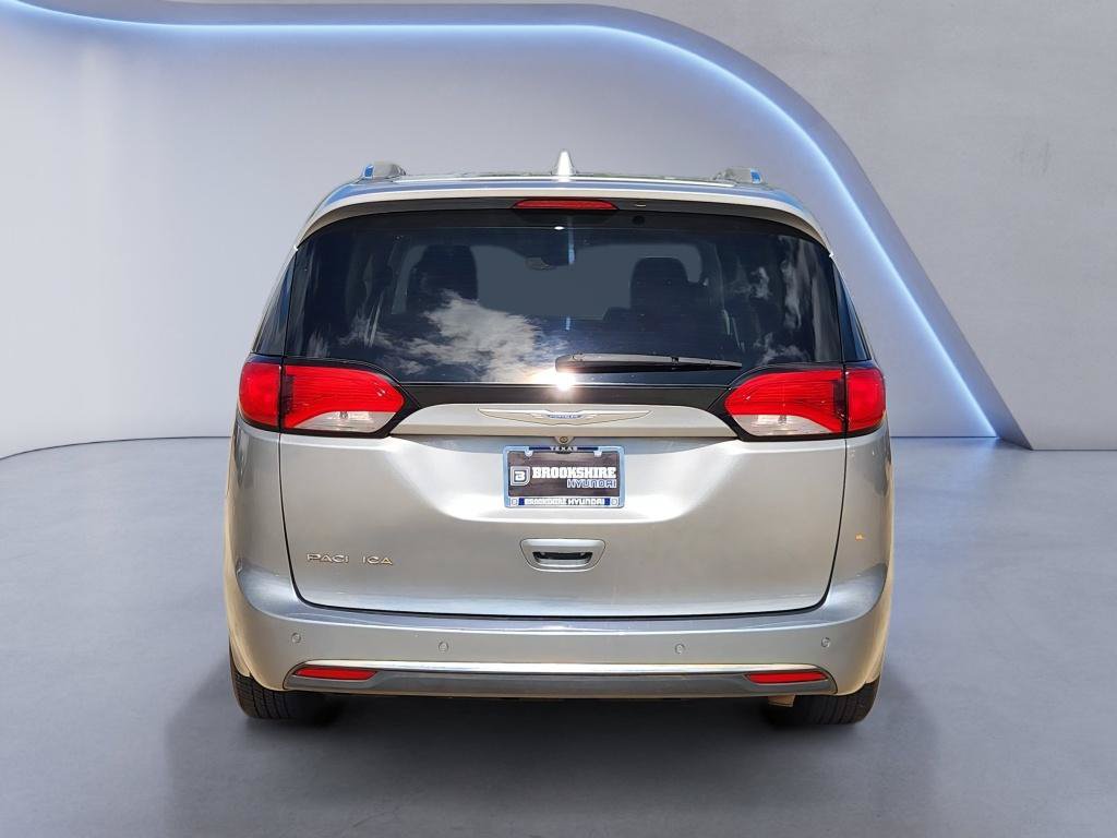 Used 2018 Chrysler Pacifica Touring-L FWD image 8