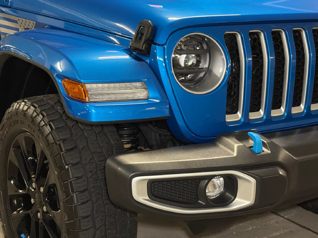 Used 2023 Jeep Wrangler Unlimited Sahara w/ Cold Weather Group AWD/4WD image 10