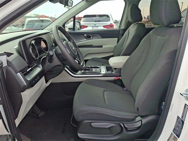 Used 2024 Kia Carnival LX image 15