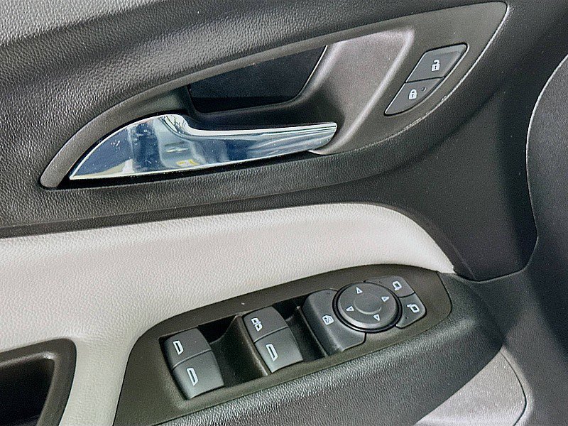 Used 2023 Chevrolet Equinox LS w/ LS Convenience Package image 18