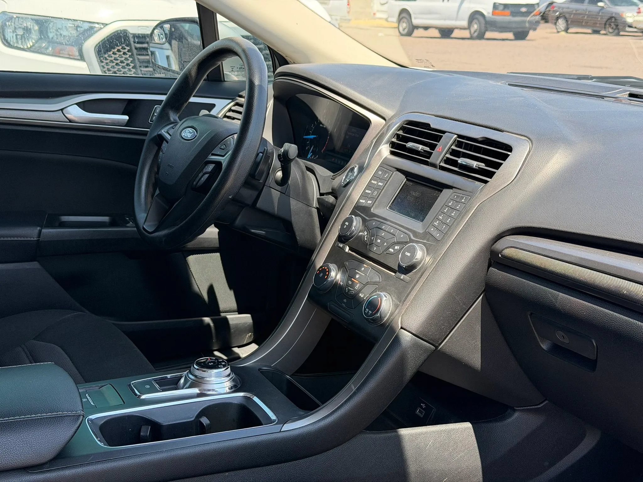 Used 2017 Ford Fusion SE FWD image 28