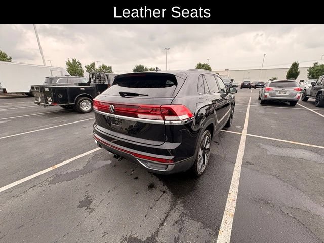 Used 2024 Volkswagen Atlas Cross Sport SE FWD image 3