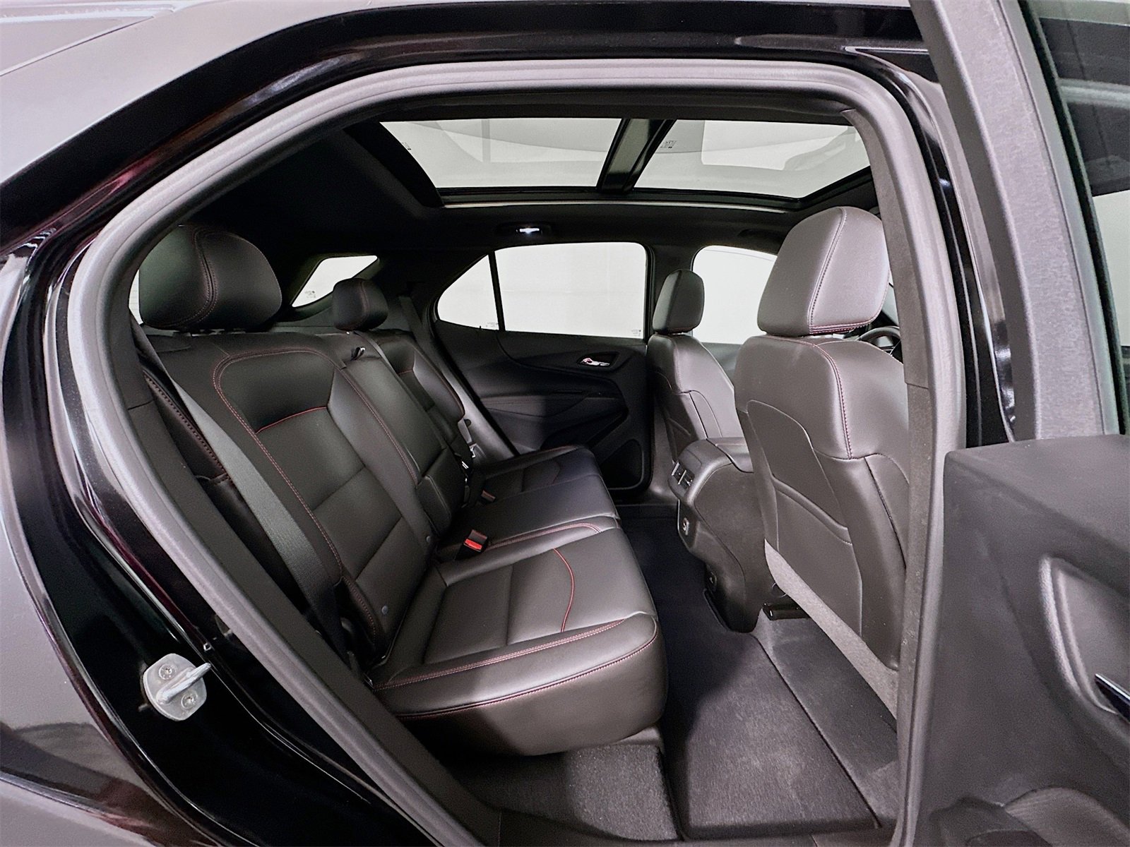 Used 2022 Chevrolet Equinox RS w/ RS Leather Package image 29