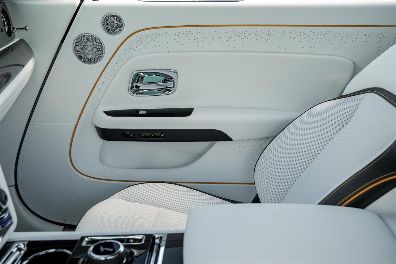 New 2025 Rolls-Royce Spectre Black Badge image 23