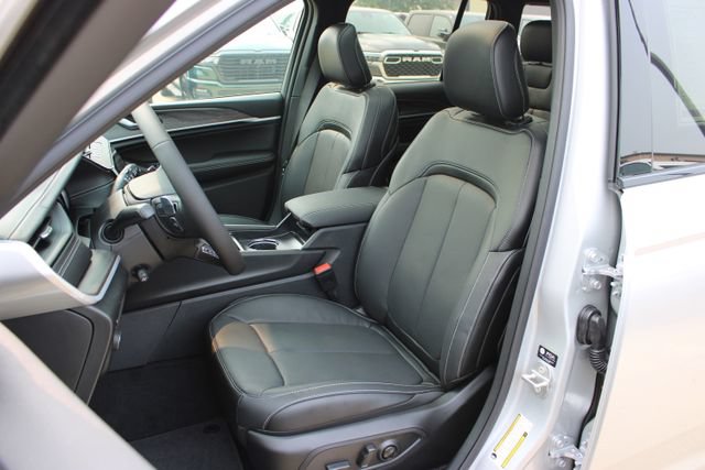 New 2026 Jeep Grand Cherokee Limited AWD/4WD image 17