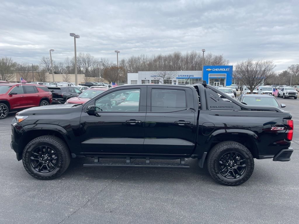 Used 2025 Chevrolet Colorado Z71 w/ Midnight Edition image 6