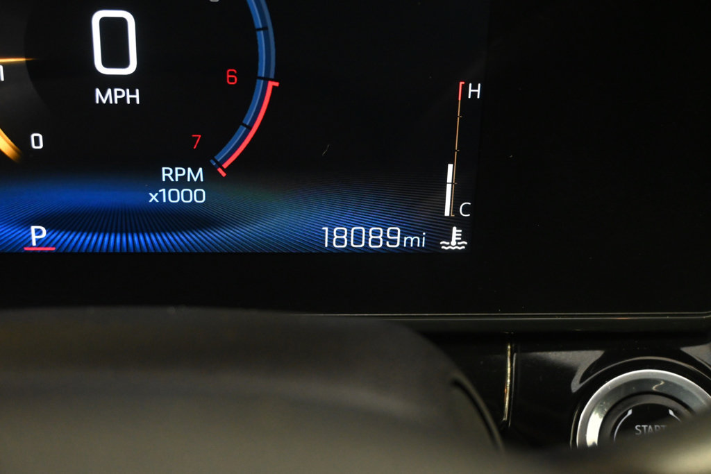 Used 2024 Chevrolet Trax RS w/ Sunroof Package FWD image 26