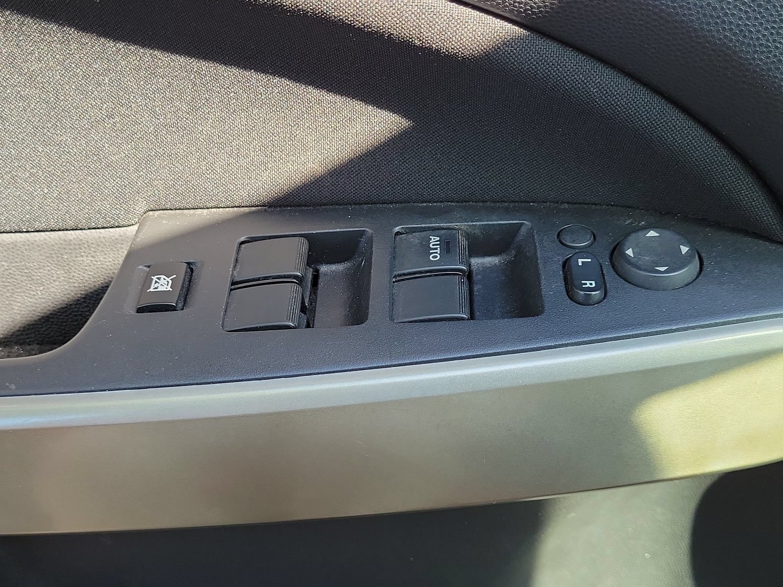 Used 2012 MAZDA MAZDA2 Touring FWD image 17