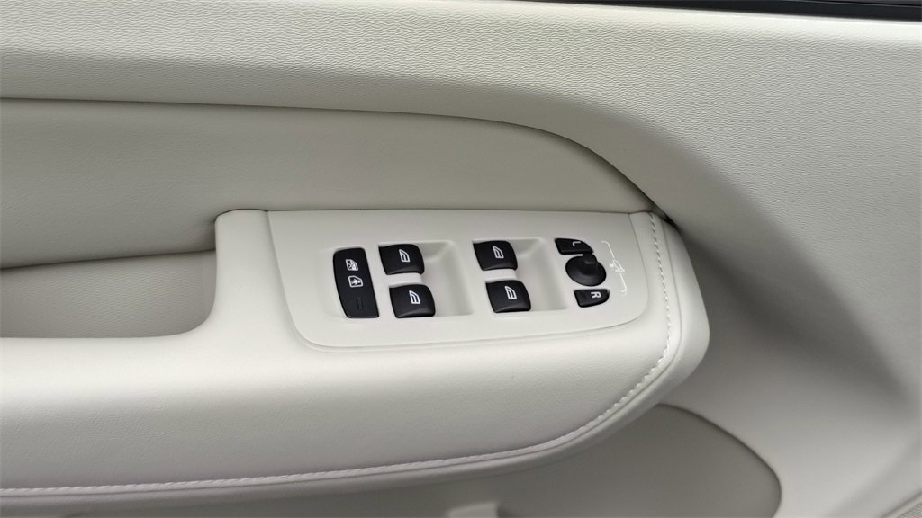 New 2026 Volvo XC60 B5 Ultra w/ Climate Package image 10