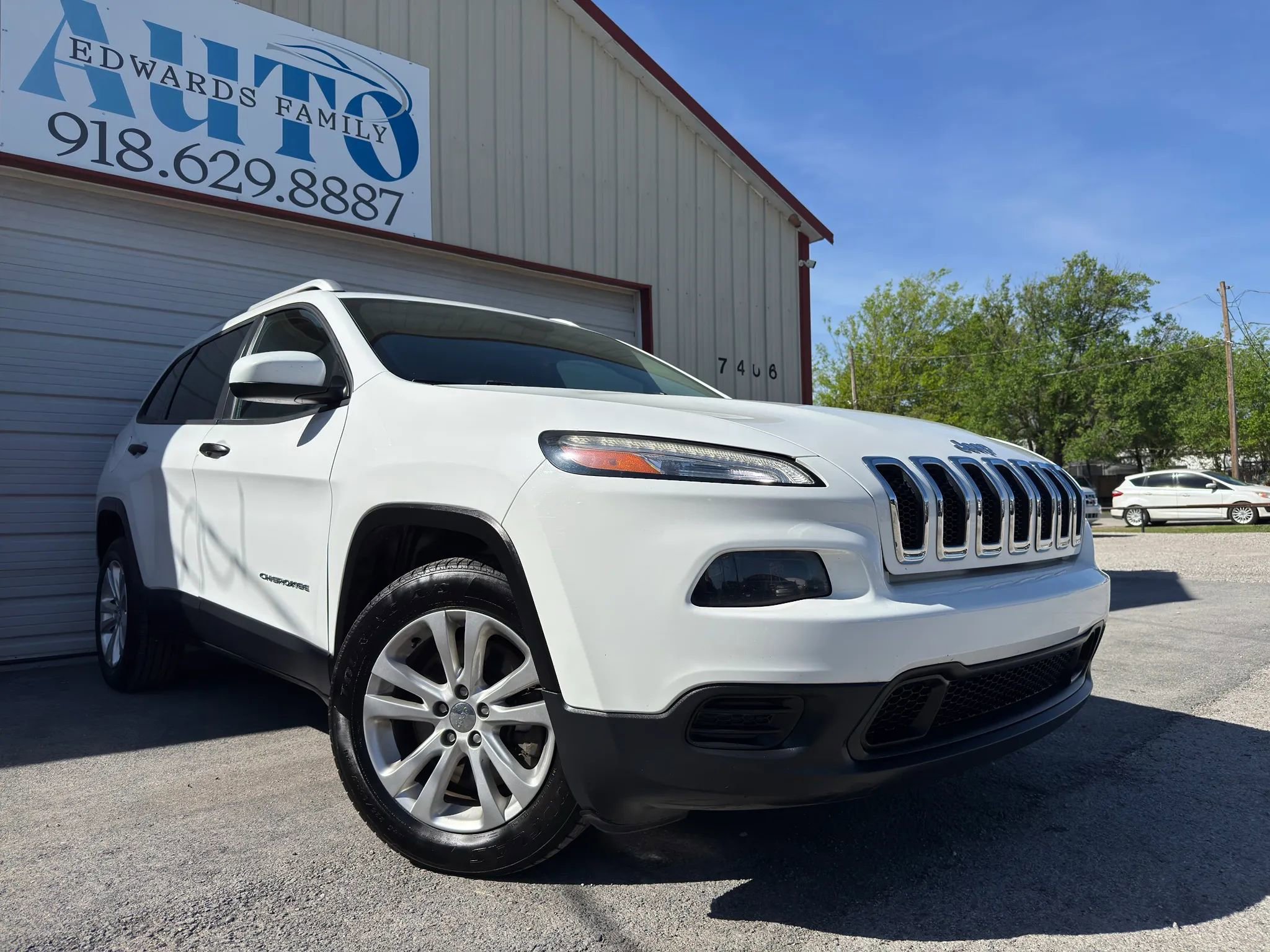 Used 2015 Jeep Cherokee Sport FWD image 1