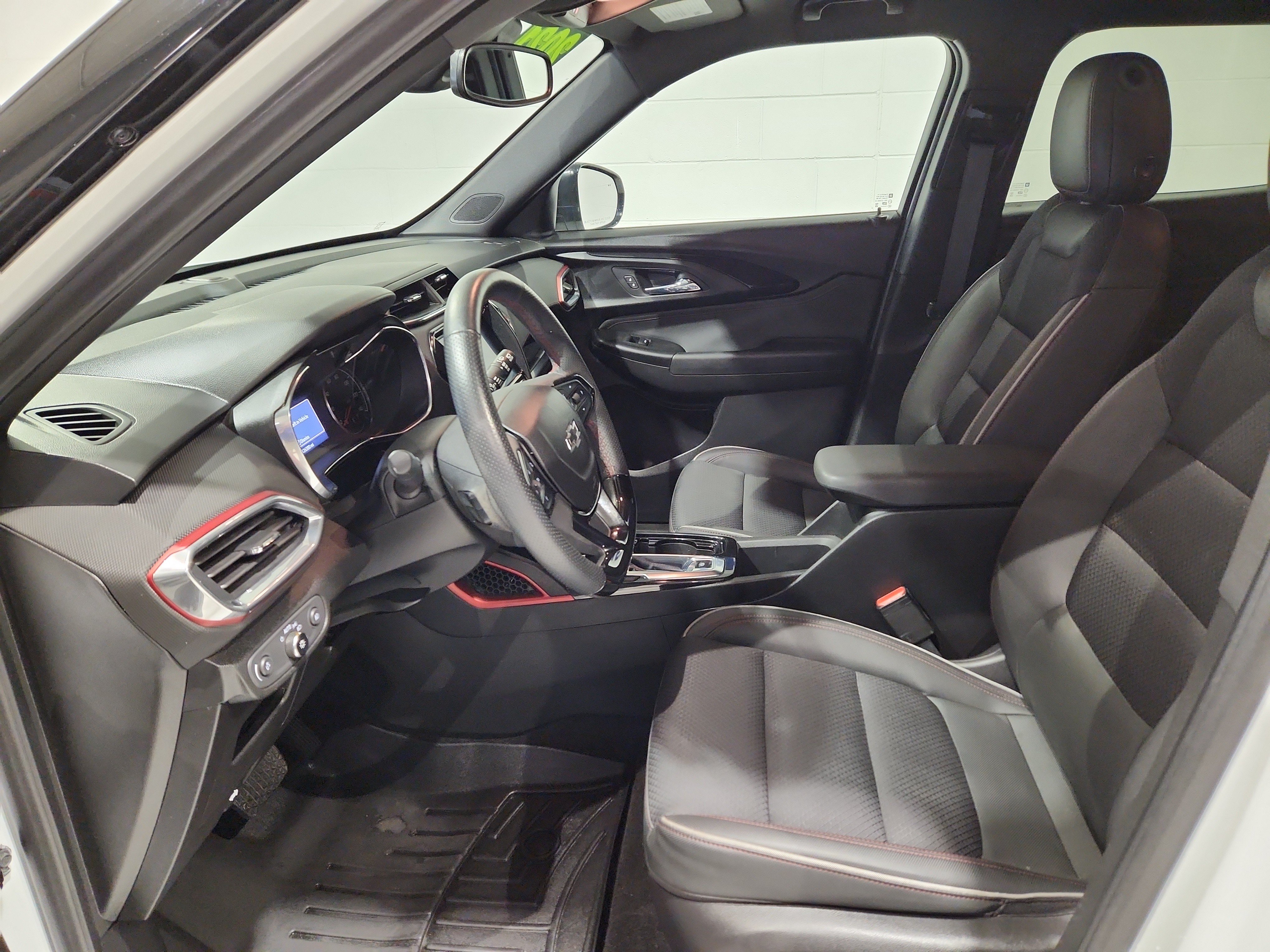 Used 2021 Chevrolet TrailBlazer RS w/ Technology Package AWD/4WD image 4