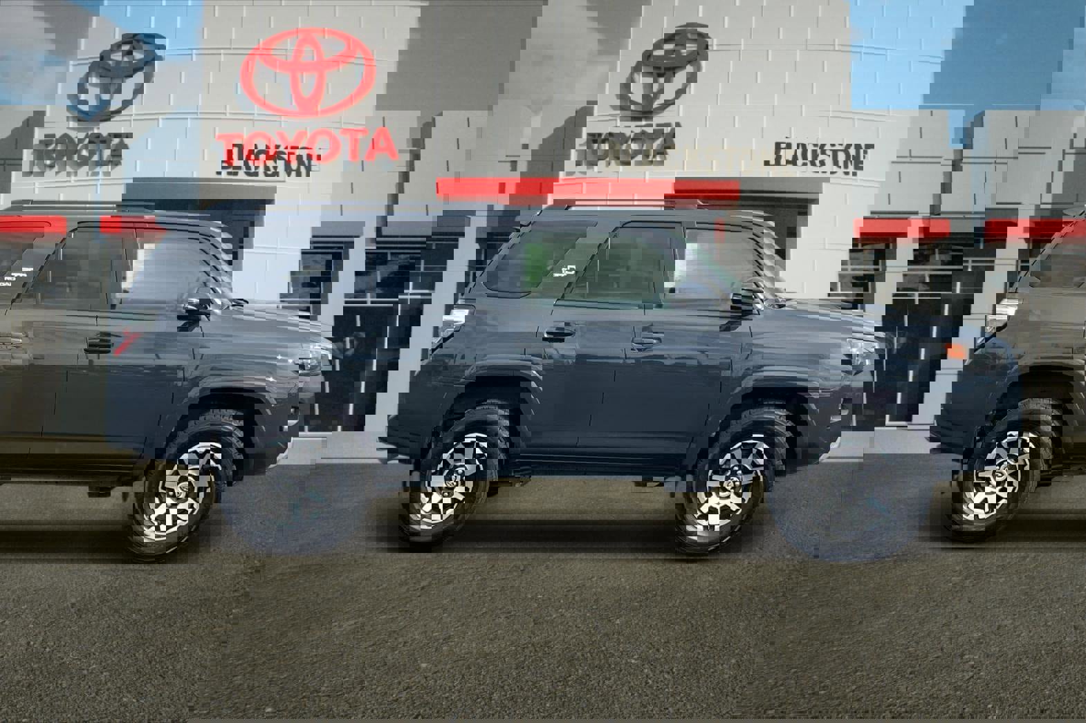 Used 2024 Toyota 4Runner TRD Off-Road Premium image 2