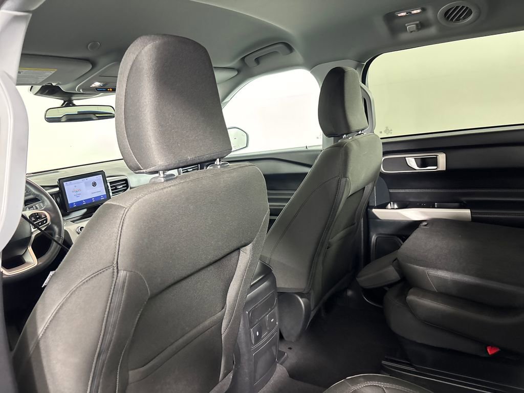 Used 2024 Ford Explorer XLT image 28