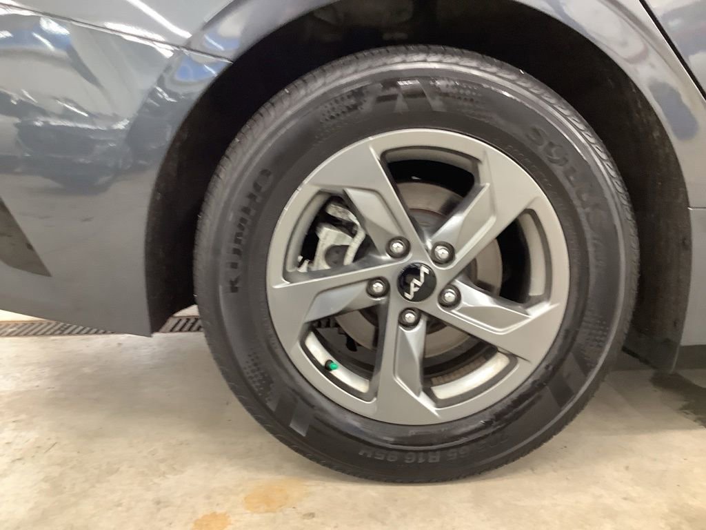 Used 2022 Kia K5 LXS image 30