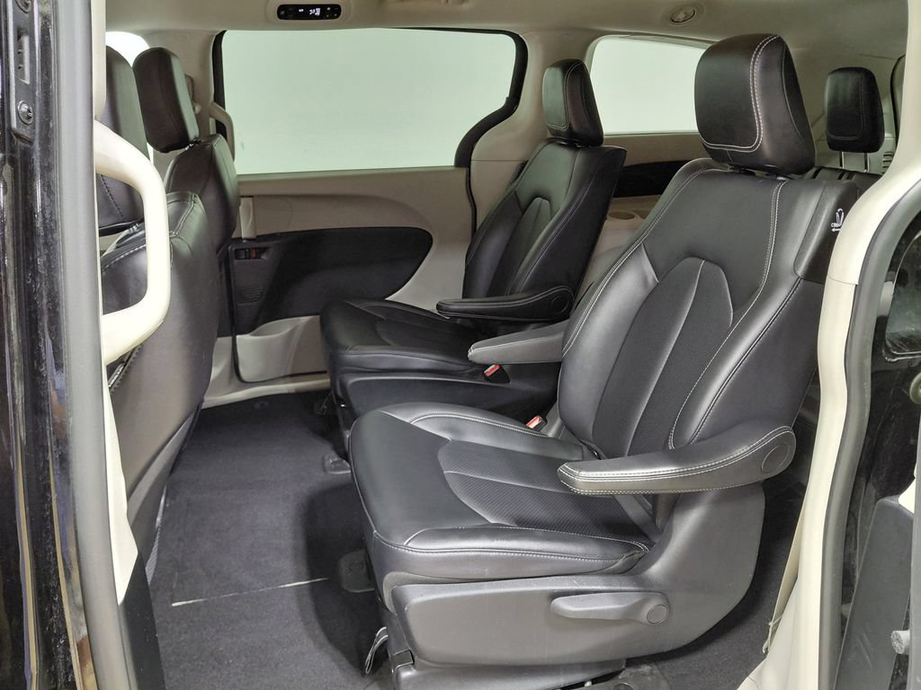 Certified 2024 Chrysler Pacifica Limited FWD image 42